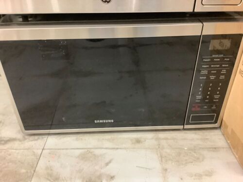Samsung 1000 Watt Microwave, Refurbished - Lot 247