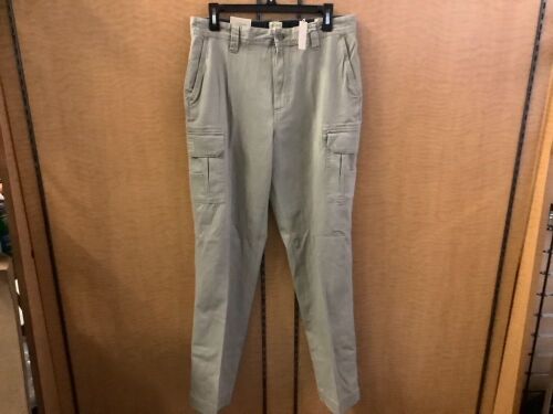 Red Head Men's Pants, 33x32, Appears New - Lot 357