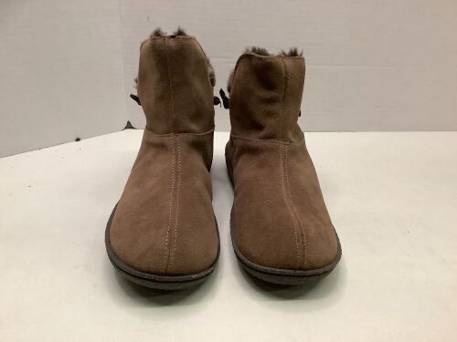 Natural Reflections Women's Slippers, 7, Appears New - Lot 437