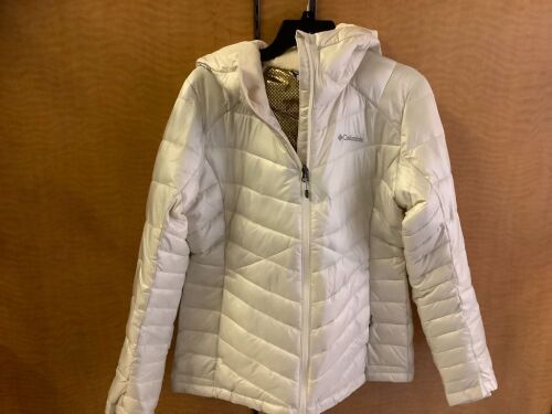 Columbia Women's Large Coat, Appears New - Lot 448