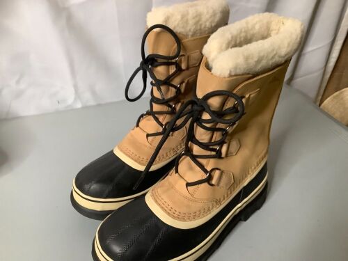 Sorel Women's Boots, 10, Ecommerce Return - Lot 506