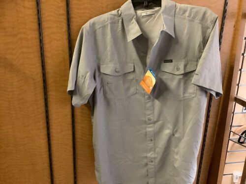 Columbia Utilizer II Solid Short Sleeve Shirt, Medium, Appears New - Lot 543