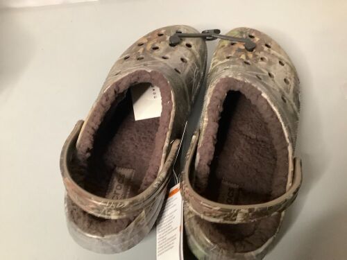 Crocs, Men's 10, Appears New - Lot 548