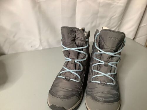 Keen Women's Insulated, Waterproof Boots, 10, Ecommerce Return - Lot 559