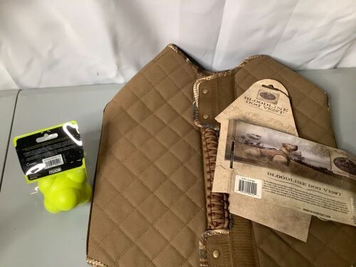 Rig Em Right Bloodline Dog Vest with Hyper Chewz Dog Toy, Ecommerce Return - Lot 579