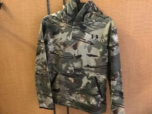 Under Armour Youth XL Hoodie, Appears New - Lot 605