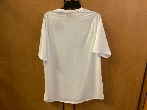 Under Armour Men's Shirt, XL, Appears New - Lot 738