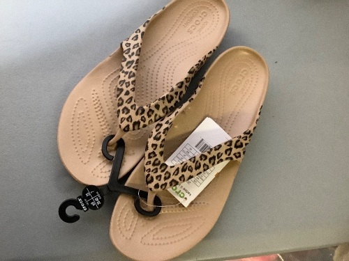 Crocs Sandals, Women's 9, Appears New - Lot 863