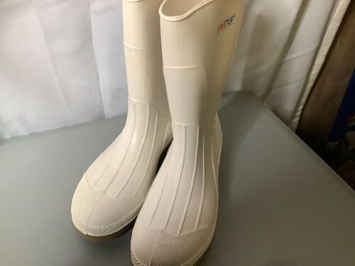 XtraTuf Boots, Size 11, Ecommerce Return - Lot 910