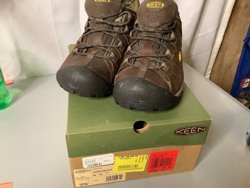 Keen Men's Targhee II Shoes, 10, Ecommerce Return - Lot 921