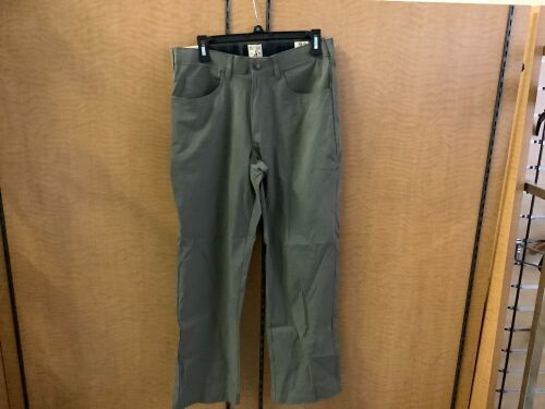 Red Head Men's Pants, 33x30, Appears New - Lot 929