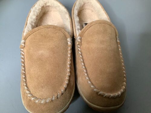 Minnetonka Men's Slippers, 8, Ecommerce Return - Lot 946