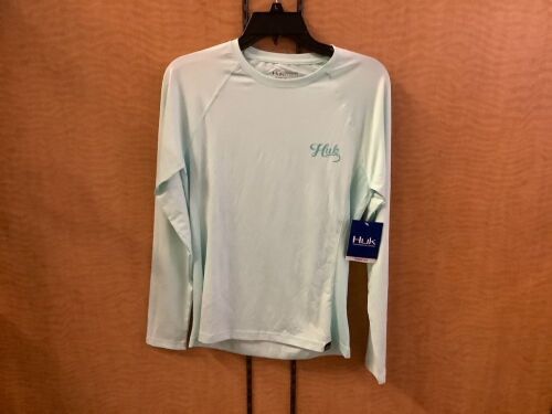HUK Women's Performance Sunrise Shirt, Medium, Appears New - Lot 980