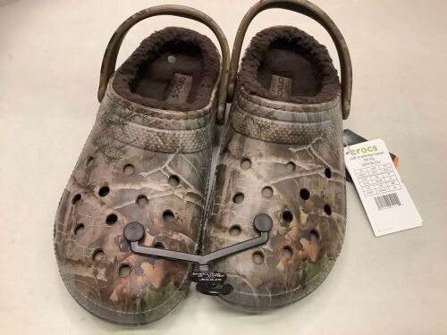 Crocs, Men's 9, Appears New - Lot 995