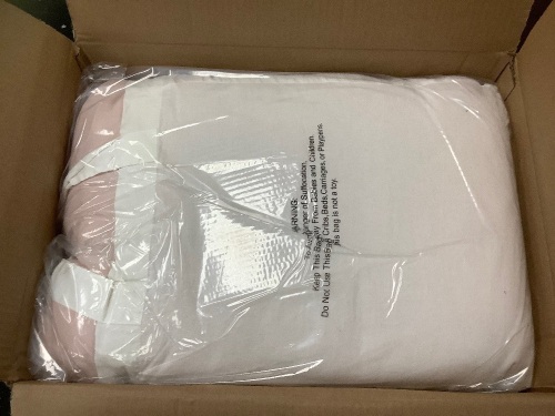 Hearth & Hand Full/Queen Comforter, New - Lot 32