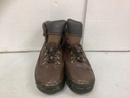 Mens Hiking Boots, 10D, E-Commerce Return - Lot 116