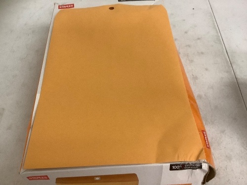 Box of Staples 9x12 Clasp Gummed Envelopes, Appears New - Lot 438