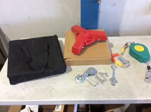 BestEquip Confined Space Tripod Kit 1200LBS Winch - Incomplete - Lot 515