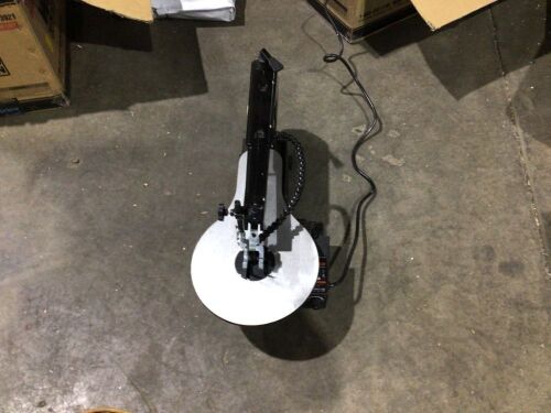 WEN 3921 16-Inch Two-Direction Variable Speed Scroll Saw with Work Light - Lot 668