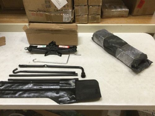 2-Ton Scissor Jack. Appears New - Lot 686