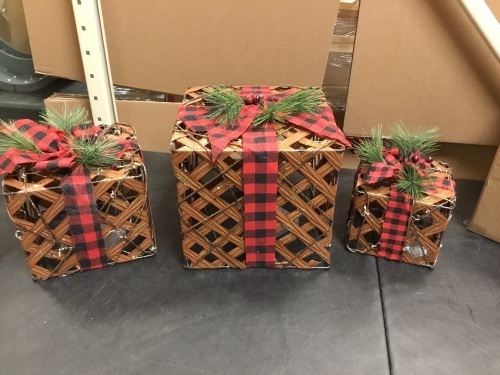 Set of 3 Decorative Woven Boxes with Plaid Ribbon - Appear New  - Lot 883