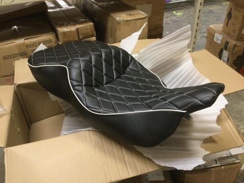 2-Up Rider Passenger Seat For Harley Electra Glide FLHTC Ultra Classic 1997-2007. Appears New - Lot 940