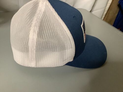 Columbia FlexFit Hat, Small/Medium, Appears New - Lot 131