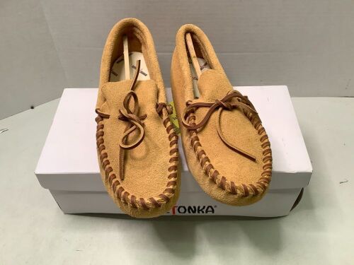 Minnetonka Men's 10.5, Appears New - Lot 149