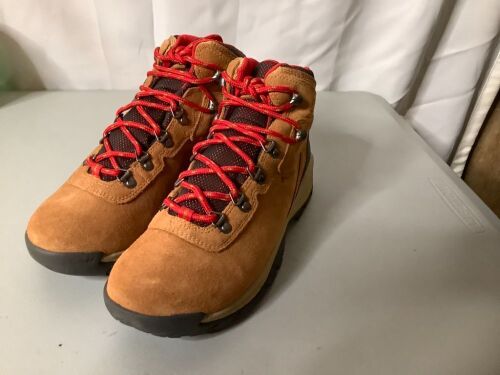Columbia Women's Hiking Boots, 9, Ecommerce Return - Lot 215