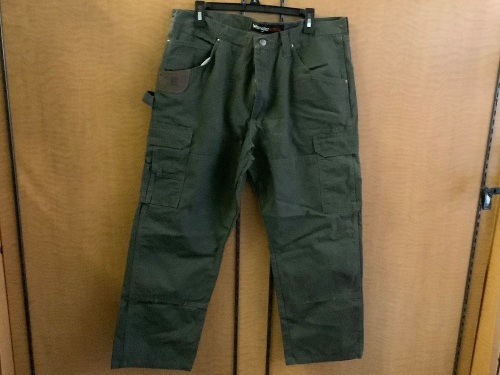 Wrangler Men's Work Pants, 36x30, Appears New - Lot 299