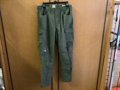 Red Head Men's Pants, 34x32, Appears New - Lot 354
