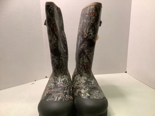 Zoned Comfort Trace Men's Boots, Appears New - Lot 393