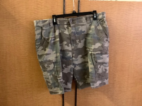 Red Head Men's Shorts, 40, Appears New - Lot 478