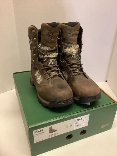 Danner Pronghorn Boots, 10.5, Ecommerce Return - Lot 569