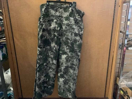 Men's Standhunter Bib, Large, Appears New - Lot 582