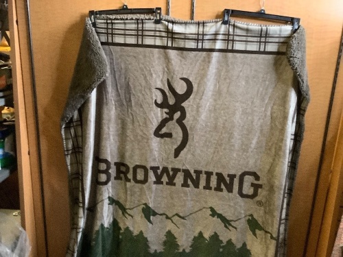 Browning Throw Blanket, Ecommerce Return - Lot 598