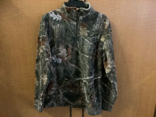 Red Head Men's Medium 1/4 Zip, Appears New - Lot 656