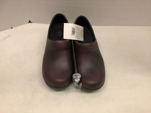 Crocs, Women's 7, Appears New - Lot 917