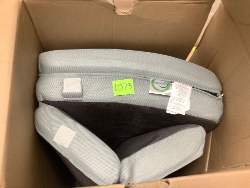 Folding Portable Mattress Topper w/ Plush Foam - 4in, Twin - Lot 1073