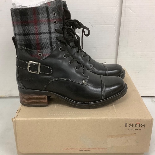 Taos Womens Boots, 10/10.5, Appears New, Retail 200.00 - Lot 375