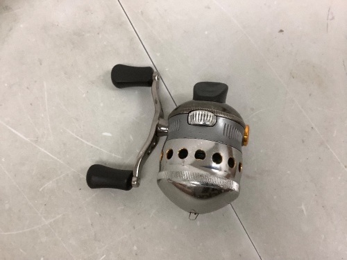 Zebco Spincast Fishing Reel, E-Commerce Return - Lot 392