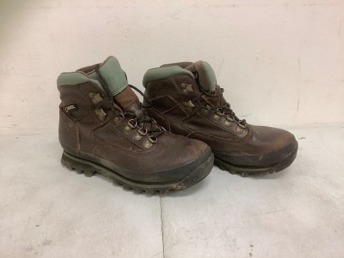 Women's Boots, 8M, E-Commerce Return - Lot 481