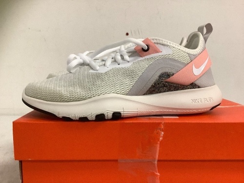 Nike Womens Shoes, Size 5, Appears New - Lot 744
