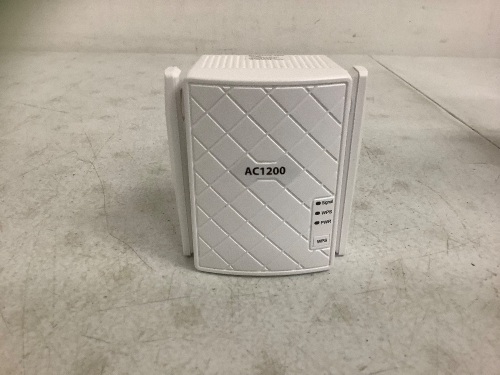Dual Band WiFi Repeater, AC1200, Appears New - Lot 780