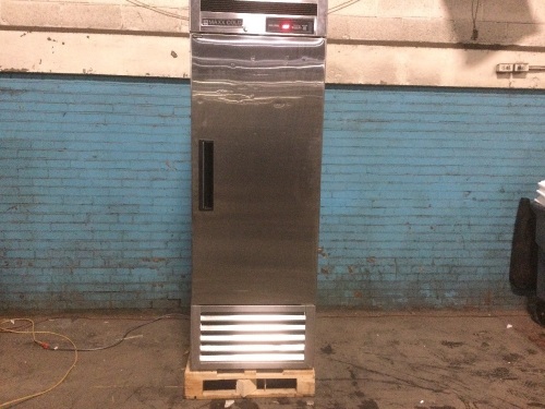MCF-23FDHC 26.75" Single Door Energy Star Reach-In Freezer, Bottom Mount. Works. Lightly Used with Dents and Scratches - Lot 10