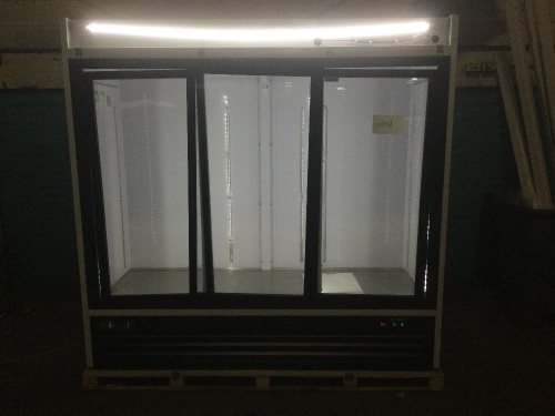 Central Exclusive 69K-123 Sliding Glass Door Merchandiser, White, 3 Doors. Works. Door Needs Repaired in Track - Lot 47