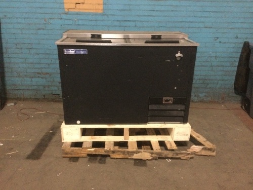 Central Exclusive 69K-100 Horizontal Bottle Cooler. For Repair or Parts. Does not get cold - Lot 123