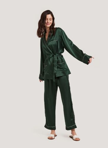 Short Robe Sleepwear Set - Lot 433
