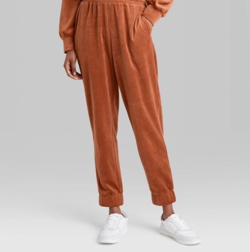 Case of (18) Wild Fable Women's High-Rise Velour Joggers, Multiple Sizes  - Lot 732