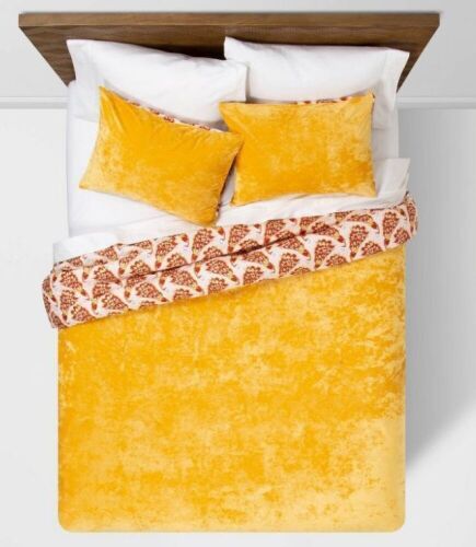 Opalhouse Amber Reversible Velvet Peacock Comforter & Sham Set - Lot 1171